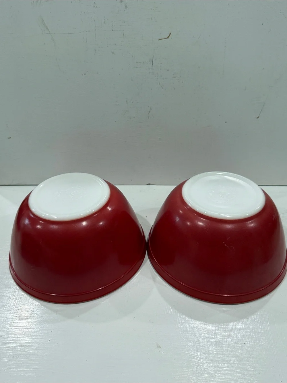 PYREX 1.5 Quarts Red Mixing Bowls with White Interiors - Set of 2 Vintage 1945